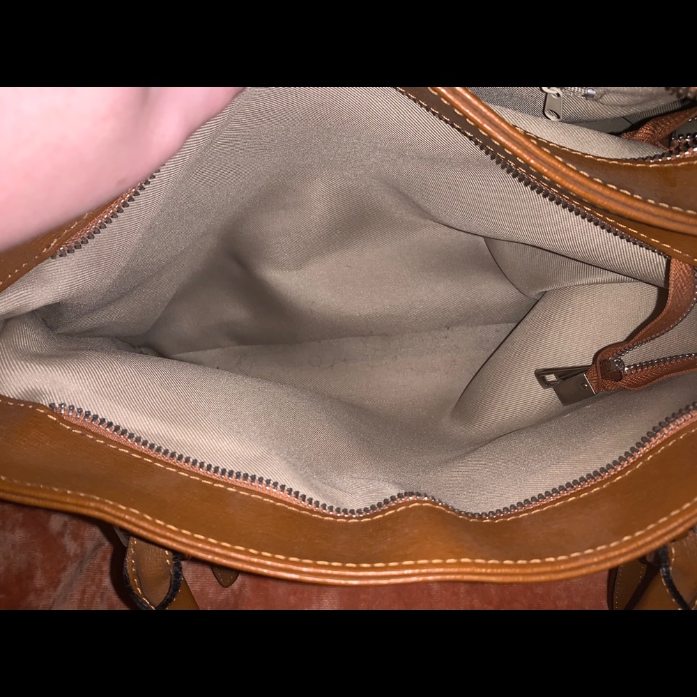 ⚡️⚡️⚡️EUC Leather purse - Picture 2 of 7